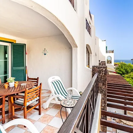 Perla Marina En Rocas Del Mar Арона