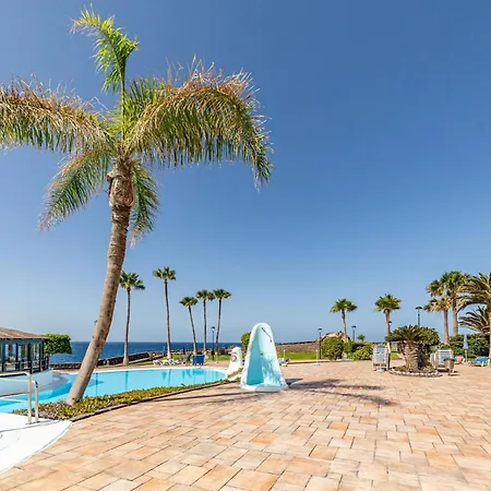 Perla Marina En Rocas Del Mar Арона