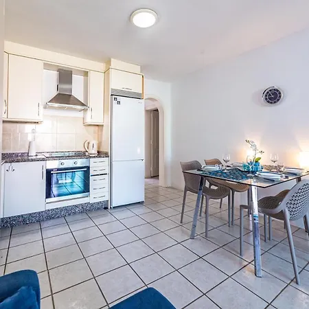 Perla Marina En Rocas Del Mar